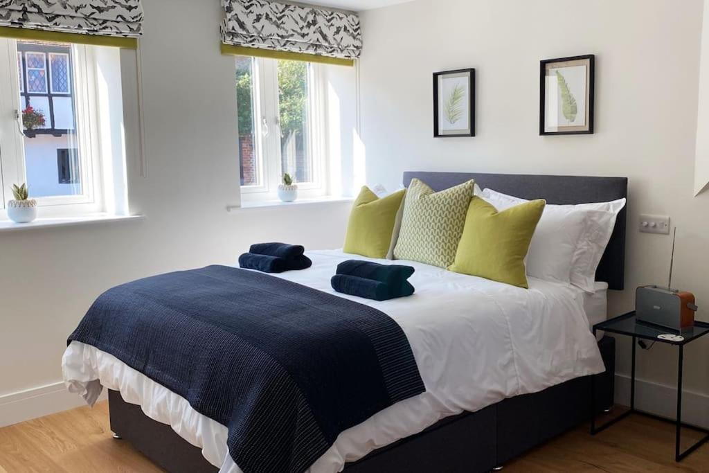 New Studio Apartment - Minutes Walk To Cathedral ซอลส์บรี ภายนอก รูปภาพ